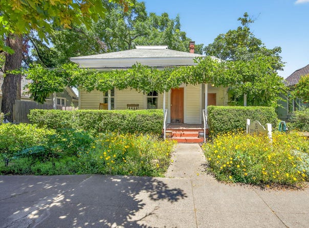 237 B Street, Ashland, OR 97520