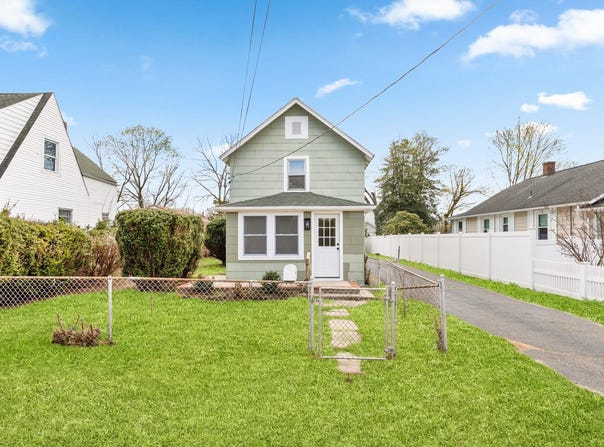 26 Dawson Avenue, Kings Park, NY 11754