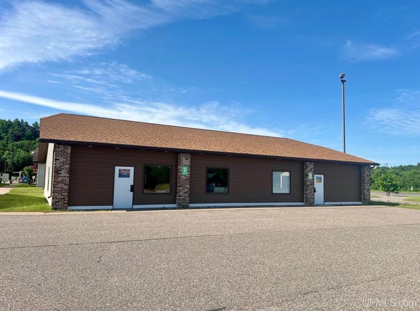 1035 Country, Ishpeming, MI 49849