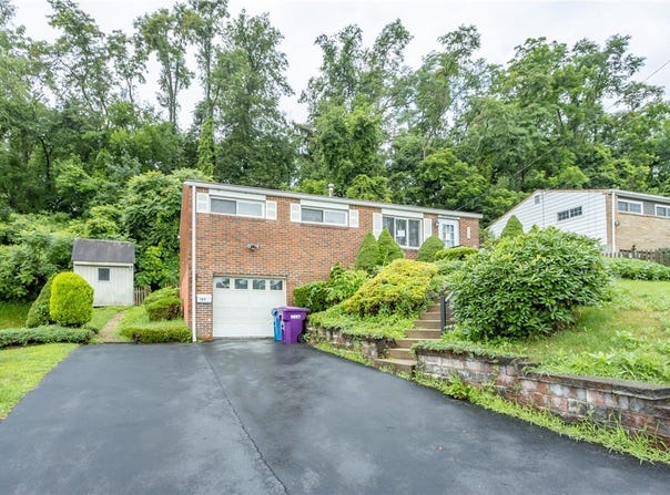 127 Mardi Gras Dr, Plum Boro, PA 15239