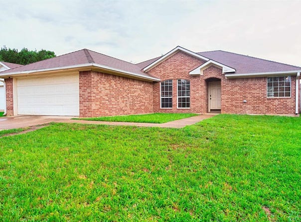 1603 Amanda Dr, Kilgore, TX 75662
