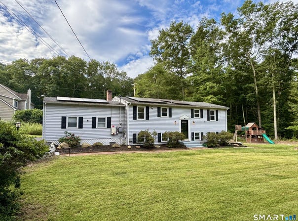 13 Black Oak Drive, East Lyme, CT 06333