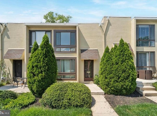 100 E GLENOLDEN AVENUE, GLENOLDEN, PA 19036