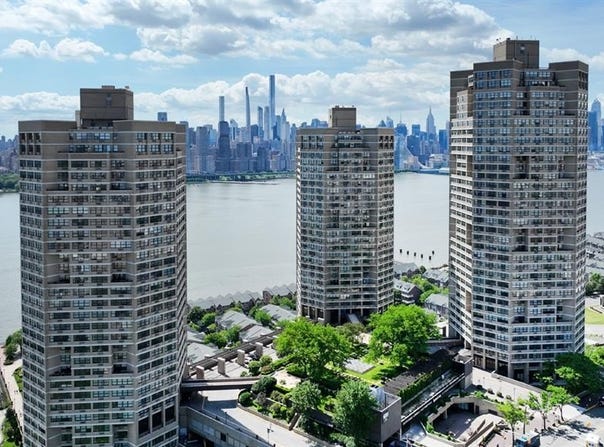 7002 Boulevard E, Guttenberg, NJ 07093