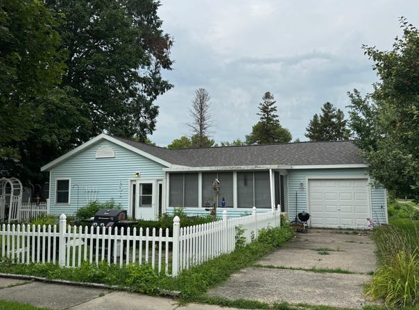 906 W Walnut Avenue, Olivia, MN 56277