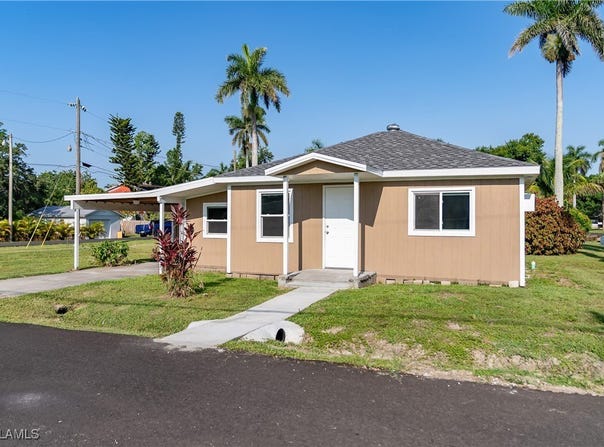 1157/ 1155 4th Way, North Fort Myers, FL 33903