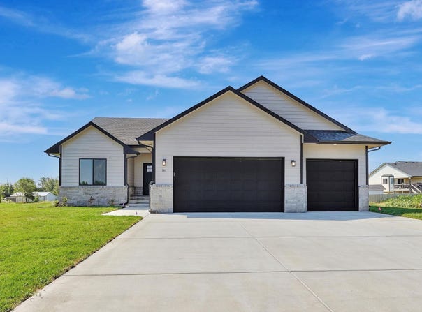 141 E Poplar Cir, Goddard, KS 67052