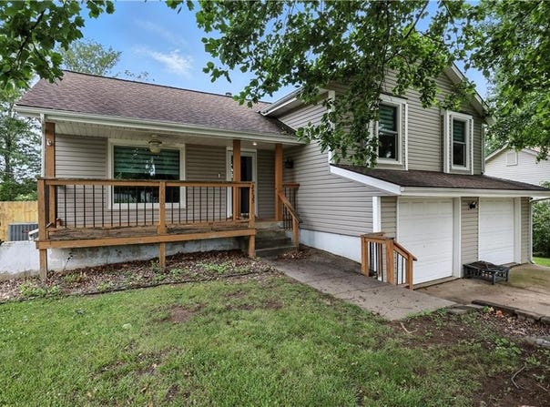 2735 S Peck Avenue, Independence, MO 64055