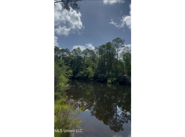 7150 420 Road, Kiln, MS 39556