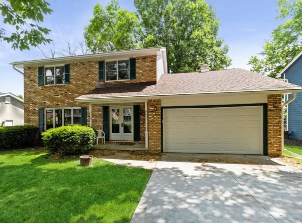 2100 Meadow Brook Drive, West Des Moines, IA 50265