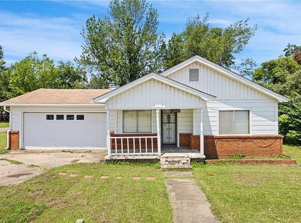 610  S Knoxville  AVE, Russellville, AR 72801