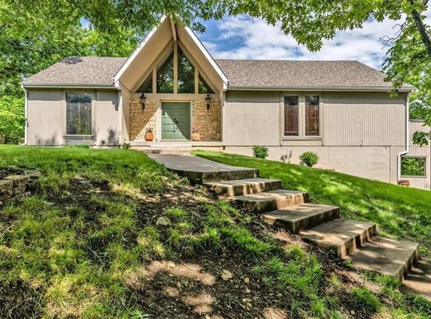 20726 Pebble Lane, Lenexa, KS 66220