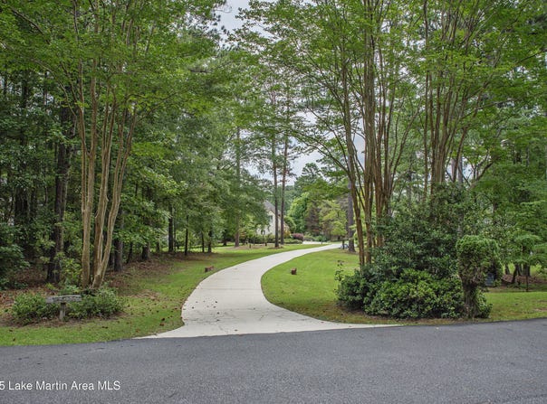 105 Willow Wood Drive, Alexander City, AL 35010