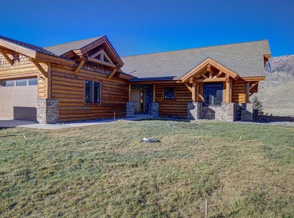 65 Winchester Dr, Cody, WY 82414