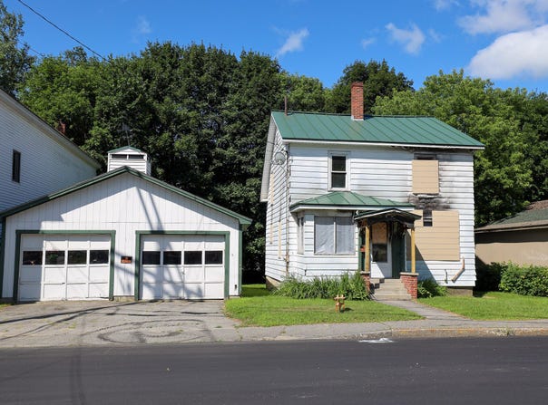 35 Roxbury Road, Mexico, ME 04257