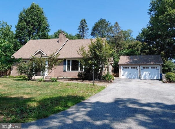 11 MANOR DRIVE, WEST CHESTER, PA 19380