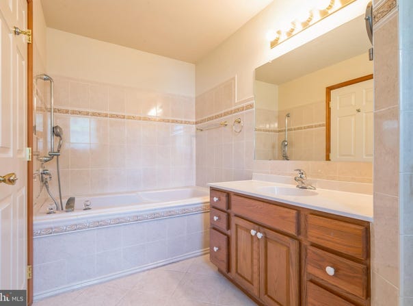 2233 MUSTEREL LANE, VINELAND, NJ 08361