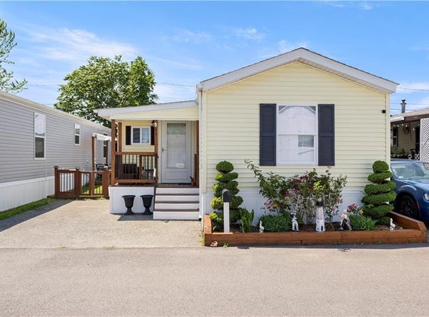 63 East Drive, East Providence, RI 02916