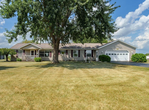 2196 W W Avenue, Schoolcraft, MI 49087