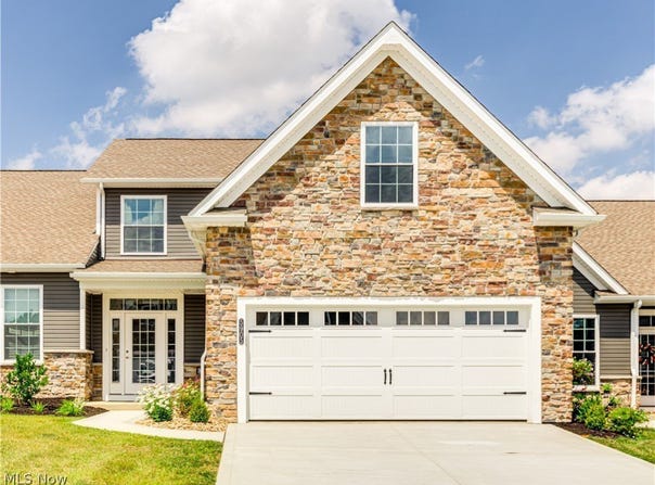 5905 Hawks Nest Circle NW, Canton, OH 44708