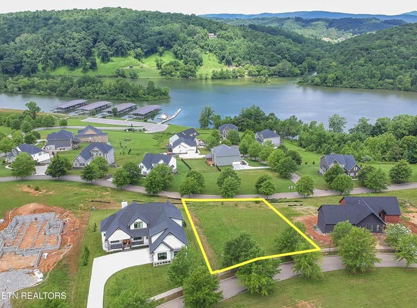 105 Parkberry Rd, Oak Ridge, TN 37830