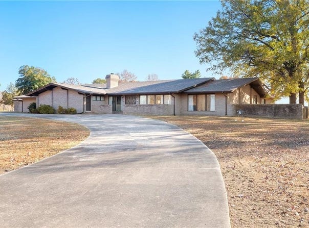 305 Irving  ST, Gravette, AR 72736