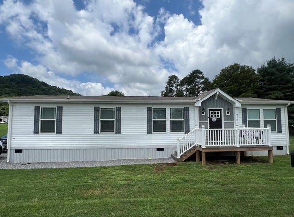 210 Lee Street, BLUEFIELD, VA 24605