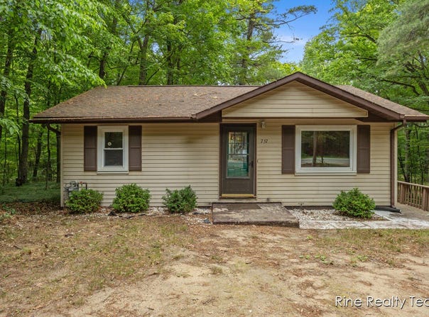 757 E Sidney Road, Stanton, MI 48888