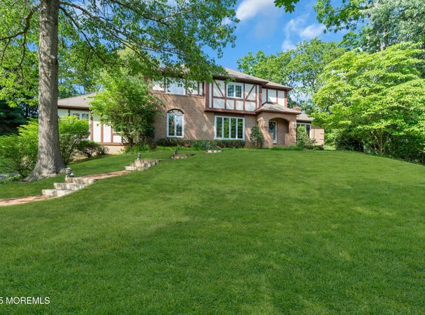 22 Hunt Road, Freehold, NJ 07728