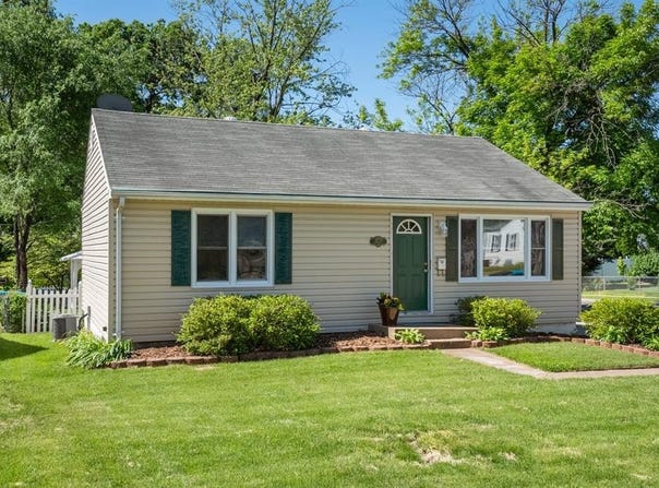 9548 Theodosia Avenue, Overland, MO 63114