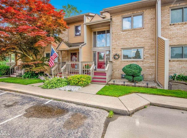 25970 St Clair Place, Harrison Twp, MI 48045-3259
