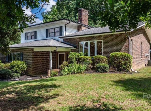 16 Saint Andrews Drive, Taylorsville, NC 28681