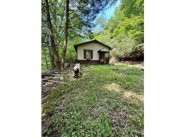 137 Plum Branch Rd, Garrett, KY 41630
