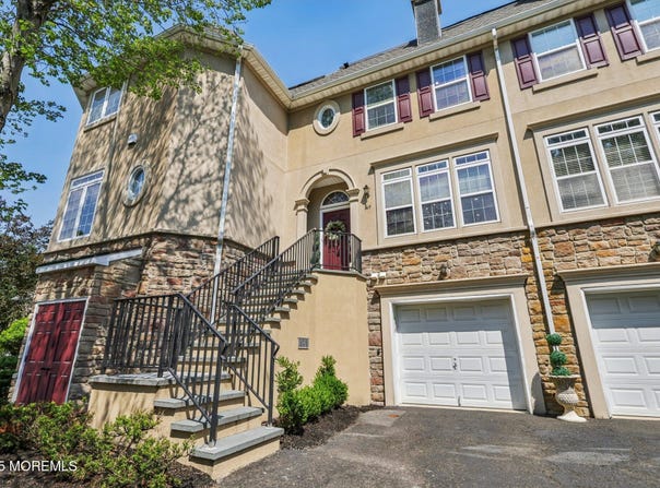 49 W Aspen Way, Aberdeen, NJ 07747