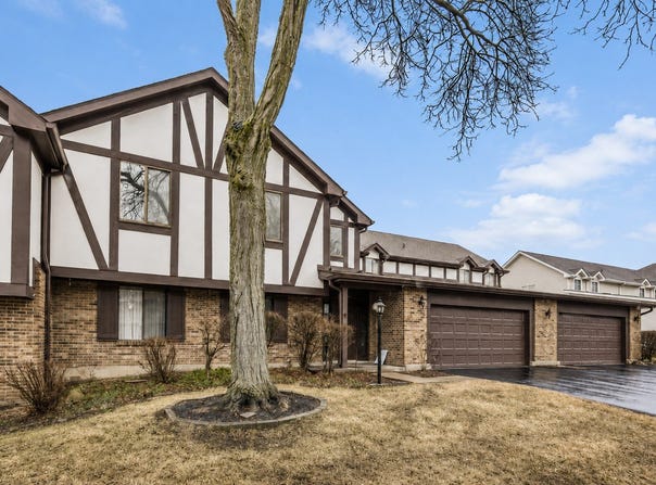 372 Springlake Lane, Aurora, IL 60504