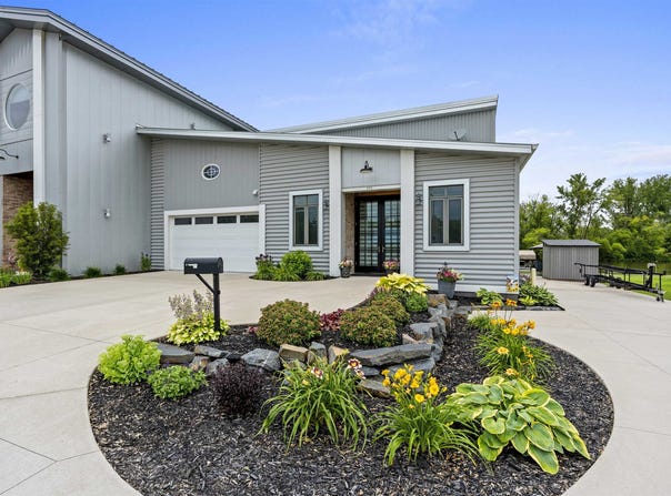 333 E MAIN Street, OMRO, WI 54963