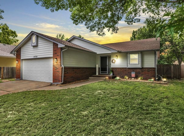 10726 W Ponderosa Cir, Wichita, KS 67212-6813