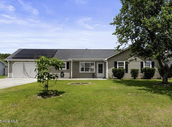 324 Foxridge Lane, Hubert, NC 28539