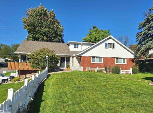 1748 Quint Avenue, Carroll, IA 51401