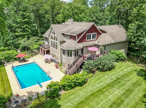 W5440 Whitetail Trl, Whitewater, WI 53190