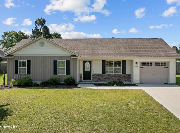404 Bristol Lane, Hubert, NC 28539