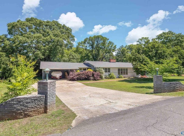 301 Lora Street, Scottsboro, AL 35768