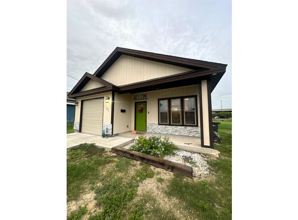 101 St Joseph, Del Rio, TX 78840