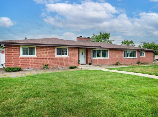 8841 Kathy Lane, Des Plaines, IL 60016