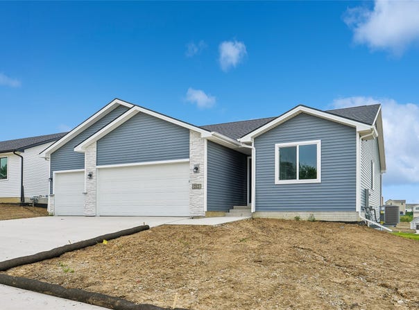 212 S Walnut Drive, Norwalk, IA 50211