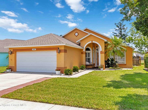 1067 Pine Creek Circle NE, Palm Bay, FL 32905
