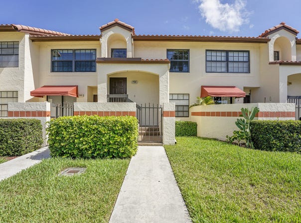 704 Freedom Court, Deerfield Beach, FL 33442