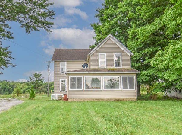 1085 E Chicago Road, Quincy, MI 49082