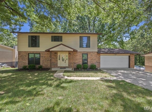 1928 Raintree Drive, Imperial, MO 63052