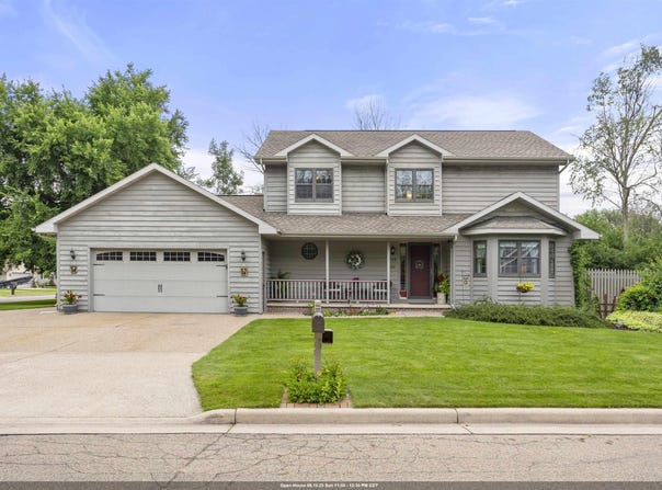 845 WOODLAND Drive, MENASHA, WI 54952